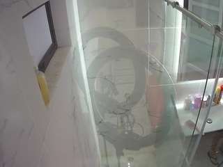 voyeurcam-casa-salsa-bathroom-13