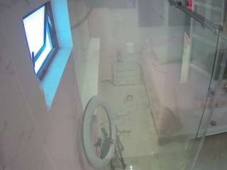 voyeurcam-casa-salsa-bathroom-13