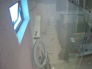 voyeurcam-casa-salsa-bathroom-13