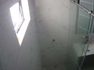 voyeurcam-casa-salsa-bathroom-13