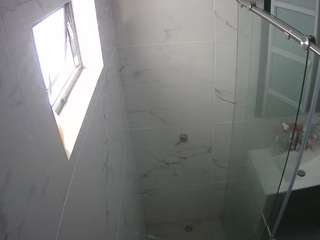 voyeurcam-casa-salsa-bathroom-13