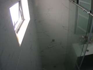voyeurcam-casa-salsa-bathroom-13