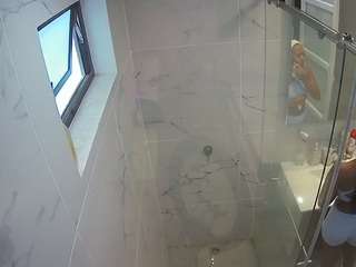 voyeurcam-casa-salsa-bathroom-13