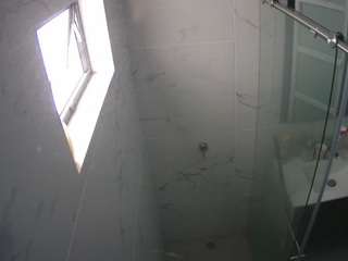 voyeurcam-casa-salsa-bathroom-13