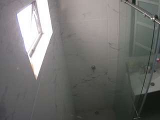 voyeurcam-casa-salsa-bathroom-13