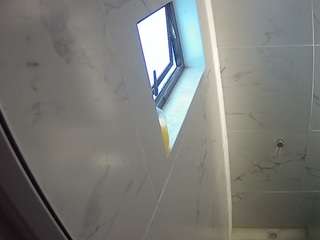 voyeurcam-casa-salsa-bathroom-13