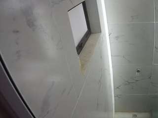 voyeurcam-casa-salsa-bathroom-13