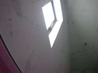voyeurcam-casa-salsa-bathroom-13