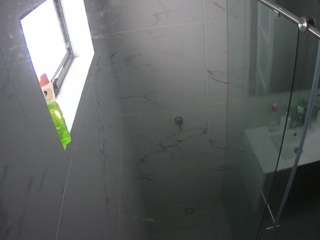 voyeurcam-casa-salsa-bathroom-13