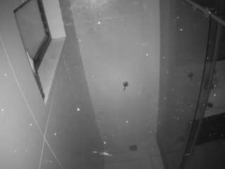 voyeurcam-casa-salsa-bathroom-13