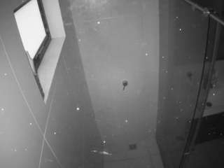voyeurcam-casa-salsa-bathroom-13