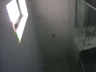 Dieses Model ist jetzt live. voyeurcam-casa-salsa-bathroom-13