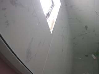 voyeurcam-casa-salsa-bathroom-13