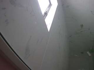 voyeurcam-casa-salsa-bathroom-13