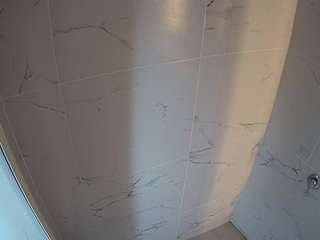 Acest model este live acum. voyeurcam-casa-salsa-bathroom-8