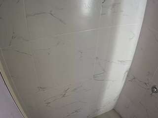 Model ini sedang live sekarang. voyeurcam-casa-salsa-bathroom-8