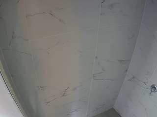 Acest model este live acum. voyeurcam-casa-salsa-bathroom-8