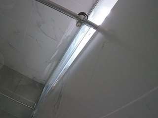 voyeurcam-casa-salsa-bathroom-9