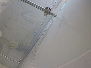 voyeurcam-casa-salsa-bathroom-9
