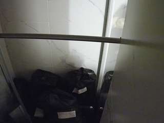 voyeurcam-casa-salsa-bathroom-9