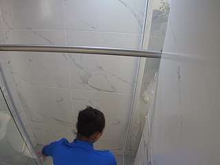 该模特正在直播。 voyeurcam-casa-salsa-bathroom-9