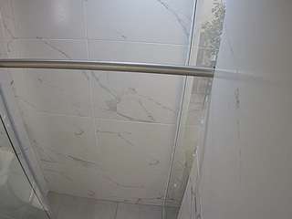 Acest model este live acum. voyeurcam-casa-salsa-bathroom-9