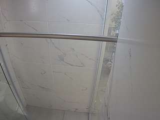 Ten model jest teraz na żywo. voyeurcam-casa-salsa-bathroom-9