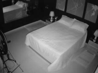 voyeurcam-casa-salsa-bedroom-13