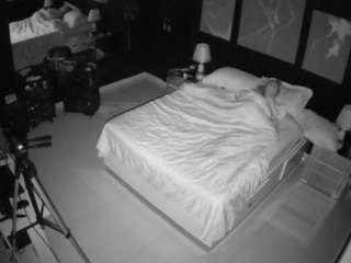 Pornografia En La Casa camsoda voyeurcam-casa-salsa-bedroom-13