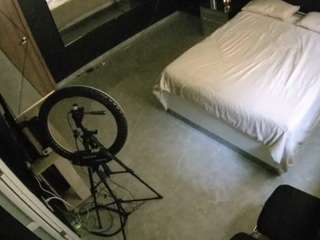 voyeurcam-casa-salsa-bedroom-13