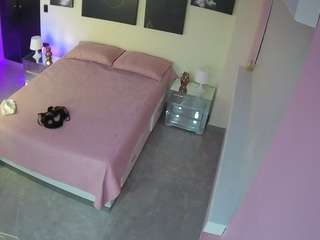 Dieses Model ist jetzt live. voyeurcam-casa-salsa-bedroom-13