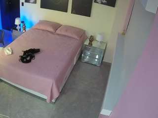 यह मॉडल अभी लाइव है. voyeurcam-casa-salsa-bedroom-13