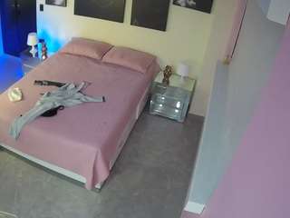 Model ini sedang live sekarang. voyeurcam-casa-salsa-bedroom-13