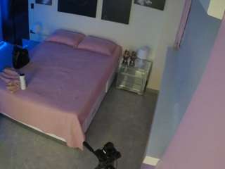 Dieses Model ist jetzt live. voyeurcam-casa-salsa-bedroom-13