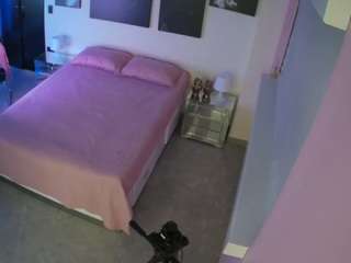 이 모델은 현재 라이브 중입니다. voyeurcam-casa-salsa-bedroom-13