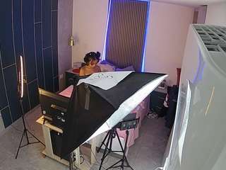이 모델은 현재 라이브 중입니다. voyeurcam-casa-salsa-bedroom-8