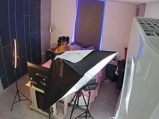 Dieses Model ist jetzt live. voyeurcam-casa-salsa-bedroom-8