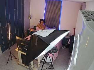 Dieses Model ist jetzt live. voyeurcam-casa-salsa-bedroom-8