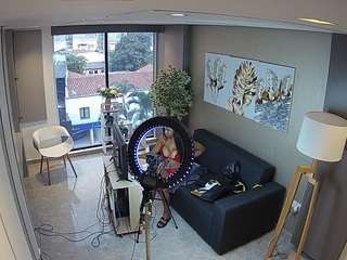 이 모델은 현재 라이브 중입니다. voyeurcam-casa-salsa-bedroom-9
