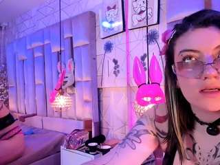 Bu model şu anda canlı. broklinwhite