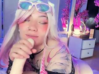 Live cam show with Broklin white