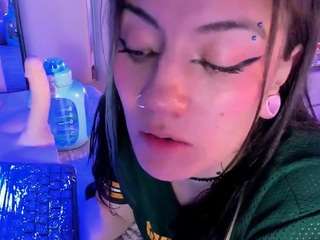 Live cam show with Broklin white