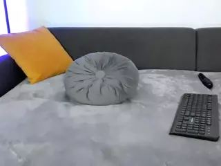 reynnna1's Live Sex Cam Show
