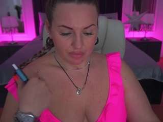 le modèle lindajawel est en webcam porno dans un show sur le site camsoda, il possède les tags suivants: anal toys,fetish,tease,tattoos,swallow,strip,role play,pussy,full nudity,flashing,ass,fingers,erotic dance,drinking,double penetration,dildo or vibrator,dildo,cum,brown eyes,bj