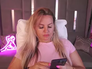 LINDAJAWEL's Live Sex Cam Show