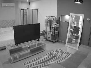 यह मॉडल अभी लाइव है. voyeurcam-jb-dining