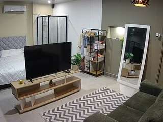 Dit model is nu live. voyeurcam-jb-dining