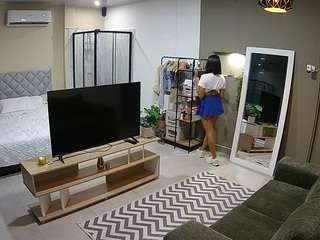 This model is live right now. voyeurcam-jb-dining