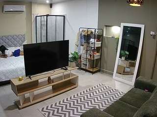 Ce modèle est en direct maintenant. voyeurcam-jb-dining