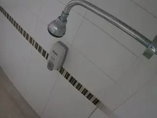 voyeurcam-jb-gym-shower's Live Sex Cam Show